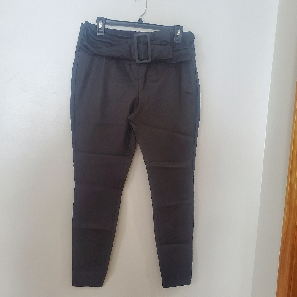 Venus pants with accent belt